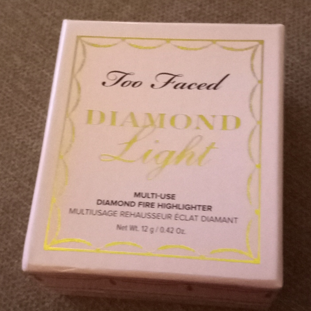 NIP Too Faced Diamond Light Highlighter